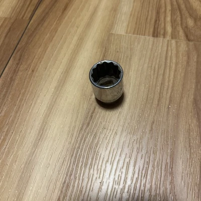 Mac Tools -  22mm Shallow METRIC Socket, 1/2” Drive,12 Point, # V2 22MMR    USA - Image 1 of 3