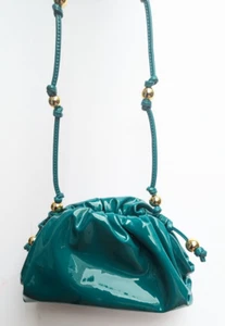 Grüne Lackleder Umhängetasche kleine Tasche Beutel mit großen Goldperlen NEU - Bild 1 von 9