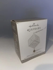 Hallmark Keepsake Ornament 2015 Baby First Chritsmas - Picture 1 of 3
