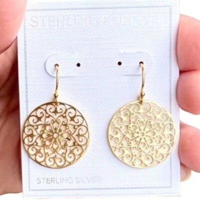 Pendientes colgantes redondos de filigrana para mujer enchapados en oro de 14K de ley Forever Foto 1 de 4