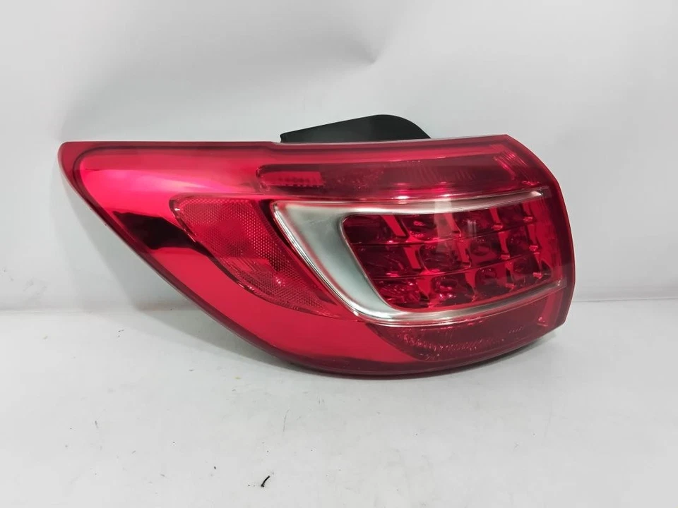 924013W0 Enjoliveur Inf Feu Arriere Gauche pour KIA SPORTAGE (SL) 2010 1818930 - Photo 1/4