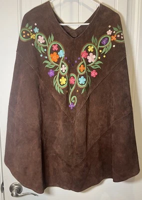Винтажное замшевое пончо 1970-х с цветочной вышивкой. Размеры в описании. - Изображение 1 из 4