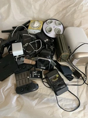 Paquete de electrónica usada  Foto 1 de 4