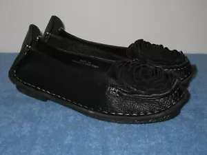 L'Artiste by Spring Step Dezi Black Leather Slip-On Flats W/Flower 36M US 5.5-6 - Picture 1 of 6