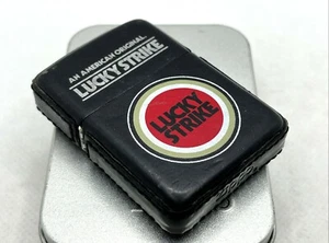 Auténtico Encendedor con Logotipo Vinculado en Cuero ZIPPO Edición Limitada LUCKY STRIKE Negro - Imagen 1 de 9