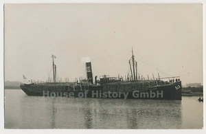 123858, Foto des Holzfrachters "Helene", mit leichter Schieflage, 1914 - Picture 1 of 2