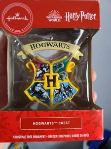Hallmark Ornaments - Harry Potter Hogwarts Crest Christmas Tree Ornament NEW - Picture 1 of 3