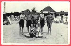 LETTLAND JURMALA MENSCHEN AM STRAND VINTAGE FOTO PC. 2385 - Bild 1 von 2
