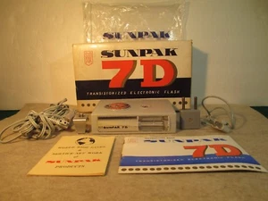 Vintage SunPak 7D Transistorized Electronic Flash - Picture 1 of 8