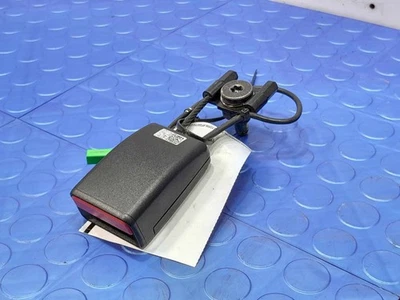 Пряжка левого переднего ремня безопасности со стороны водителя для Volvo V90 S90 17–23 годов выпуска черная от оригинального производителя 313693012 - Изображение 1 из 4