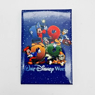 Винтажный Walt Disney World 1999 Mickey & Friends заколка назад кнопка 3 «x 2» Гуфи Дональд - Изображение 1 из 4