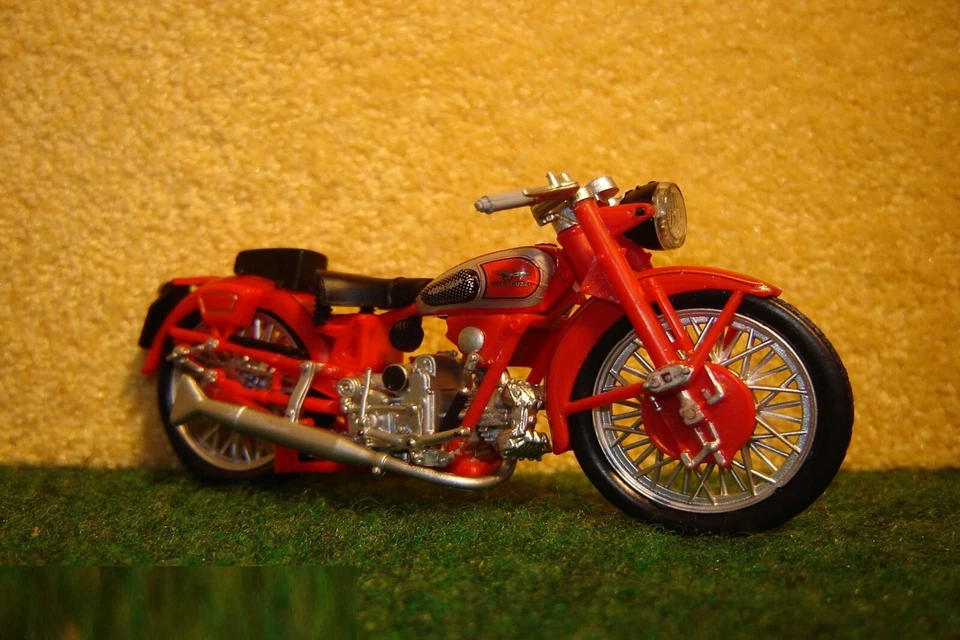 1:24 Moto Guzzi Airone Sport Rot STARLINE 00950 - Bild 1 von 1