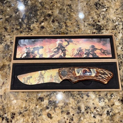 Cuchillo Edición Coleccionista con Mango de Madera Sintética con Imágenes de Nativos Americanos Foto 1 de 4