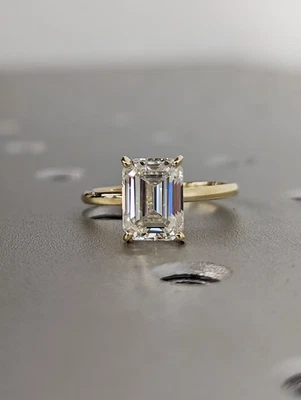 Anillo solitario de diamantes cultivados en laboratorio corte esmeralda de 3 quilates/anillo solitario de diamantes de laboratorio esmeralda Foto 1 de 4