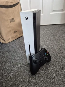 Microsoft Xbox One S 1TB Console - White | Bundle - READ DESCRIPTION - Picture 1 of 5