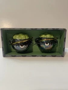 Halloween Cauldron Salt & Pepper Shakers New - Picture 1 of 4