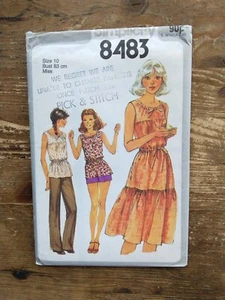 8483 Rüschen Kleid Top Shorts Hose Gr. 10 ungeschnitten Vintage Einfachheit Schnittmuster - Bild 1 von 2