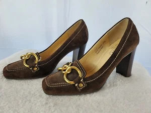 COACH Krystle decolte tacco alto Made in Italy camoscio marrone 5,5B maglie tono oro... - Foto 1 di 7