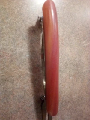 Pasador Vintage Años 1920-30 Baquelita Celuloide Rojo y Amarillo Remolino por Goody Foto 1 de 4