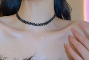 Collier mit Strass in Schwarz. - Bild 1 von 1