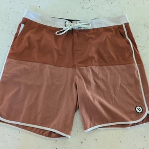 Vuori Cruise Board Shorts Mens Orange Striped Drawstring Waist Size XXL? - Picture 1 of 15