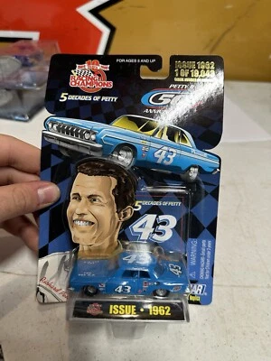 Литая модель NASCAR Plymouth Belvedere 1962 50-я годовщина 1:64 Ричард Петти 1999 - Изображение 1 из 2