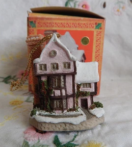 DAVID WINTER SUFFOLK HOUSE ORNAMENT - Picture 1 of 8