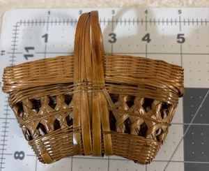 BELLISSIMO CESTO VINTAGE IN VIMINI MINIATURA CON COPERCHIO! REPUBBLICA POPOLARE MADE IN THE POOPLE - Foto 1 di 7