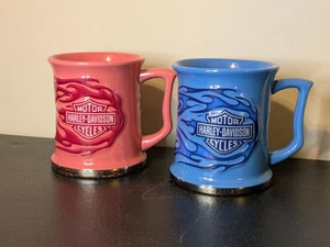 Harley Davidson Set Tazza Tazza Tè Caffè Fiamme Goffrate 3D Moto Rosa e Blu - Foto 1 di 4