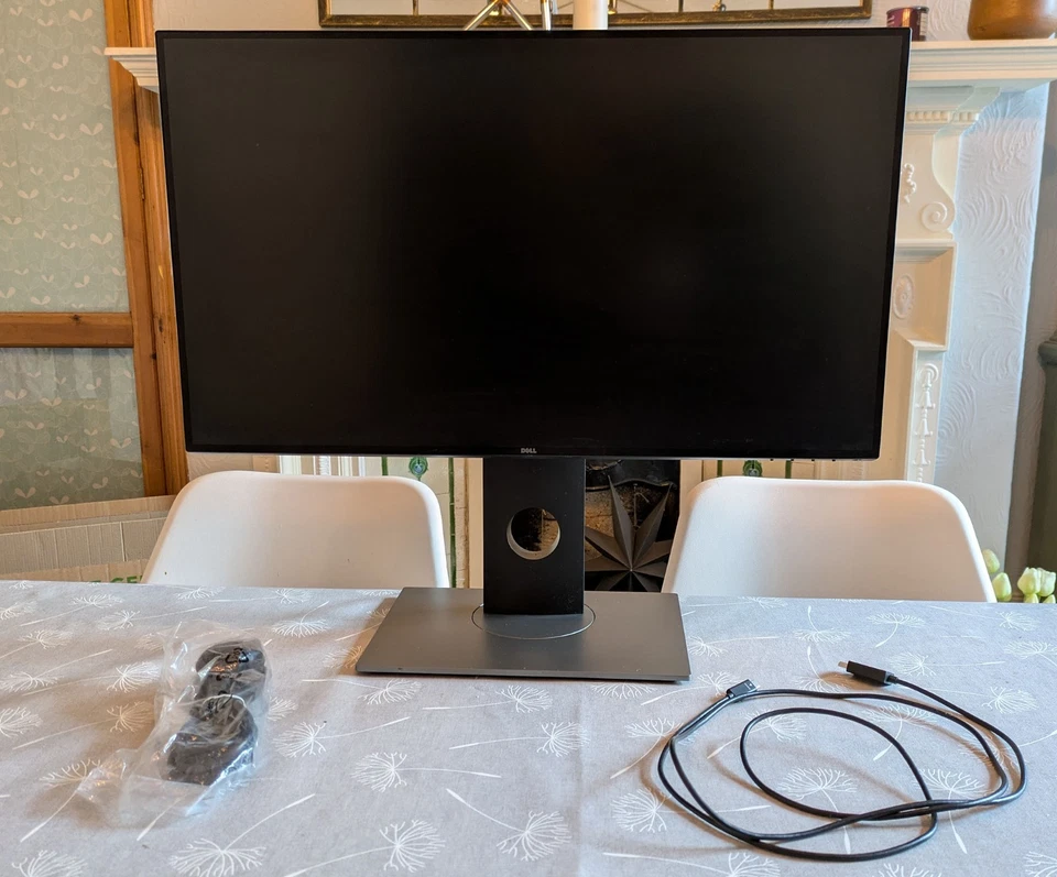 Dell UltraSharp U2717D 27" 1440p Monitor, Stand and cables included - Image 1 of 4
