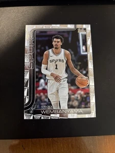 2025-26 Topps Tip Off Parallel SP Victor Wembanyama #195 - FREE GROUND ADVANTAGE - Bild 1 von 6