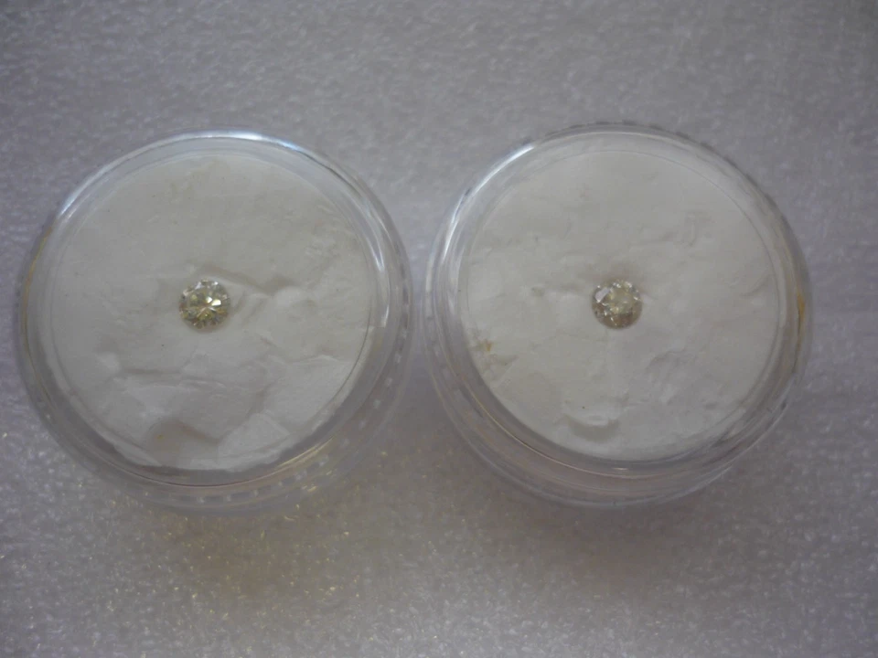 Genuine Natural Brilliant cut Loose diamond pair 0.25cts Excellent Condition - Image 1 of 4
