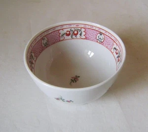 Cuenco de té de porcelana C18th con decoración de flores esmaltadas: nuevo tipo de salón - Imagen 1 de 7