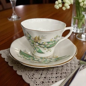 Piattino tazza da tè Bone China Made in England design Lilly Of The Valley bordo oro - Foto 1 di 12