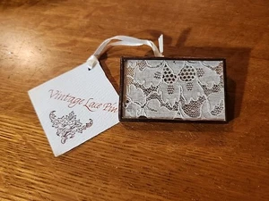 Vintage Lace Frame Brooch Pin- Rare And Unique - Picture 1 of 4