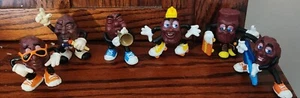 Menge 6 Vintage California Raisins Spielzeug Figuren 1987 Skateboard Gitarre Skates - Bild 1 von 4