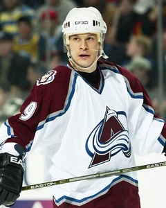 Foto de hockey de Paul Kariya On Ice Glance Colorado Avalanche 8x10 NHL - Imagen 1 de 1