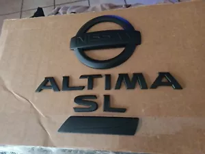 NISSAN ALTIMA SL BLACK LETTERING 2013-18 EMBLEM WITH PURE DRIVE LOGO OEM USED - Foto 1 di 5