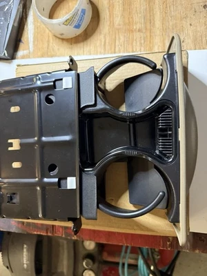 Portavasos de tablero tostado Ford F250 F350 2005-2007 Super Duty Trucks F450 F550 Foto 1 de 3