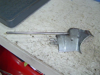 Soporte para parasol derecho convertible Ford Mustang 1971-1973  Foto 1 de 4