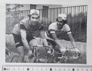 88799 FOTO Ciclismo 1785 - Eddy Merckx e Marino Basso - Picture 1 of 2