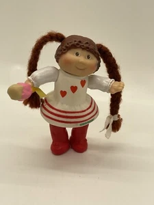 Vintage Kohl Patch KINDER Mini PVC Br Zöpfe Herz Kleid Eistüte 3,5" - Bild 1 von 4