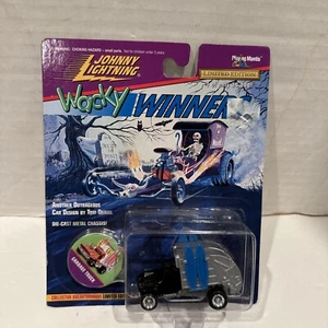 Johnny Lightning Wacky Winners Series Garbage Truck Limited Edition - Picture 1 of 2
