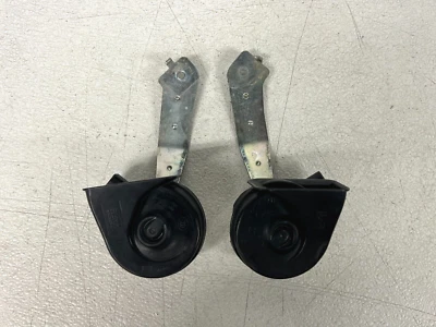 ⭐2017-2019 INFINITI QX30 CONJUNTO DE ALARME DE SINAL DE BUZINA DE TOM ALTO TOM BAIXO FABRICANTE DE EQUIPAMENTO ORIGINAL LOTE 2546 - Imagem 1 de 4