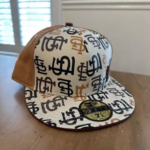 Gorra ajustada New Era 59Fifty de los Cardenales de San Luis con logotipo estampado en todas partes color tostado nueva con etiquetas - Imagen 1 de 13