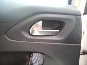 BINNENHANDGREEP LINKS ACHTER / 104479 VOOR PEUGEOT 208 1.6 16V HDI FAP - Bild 1 von 6