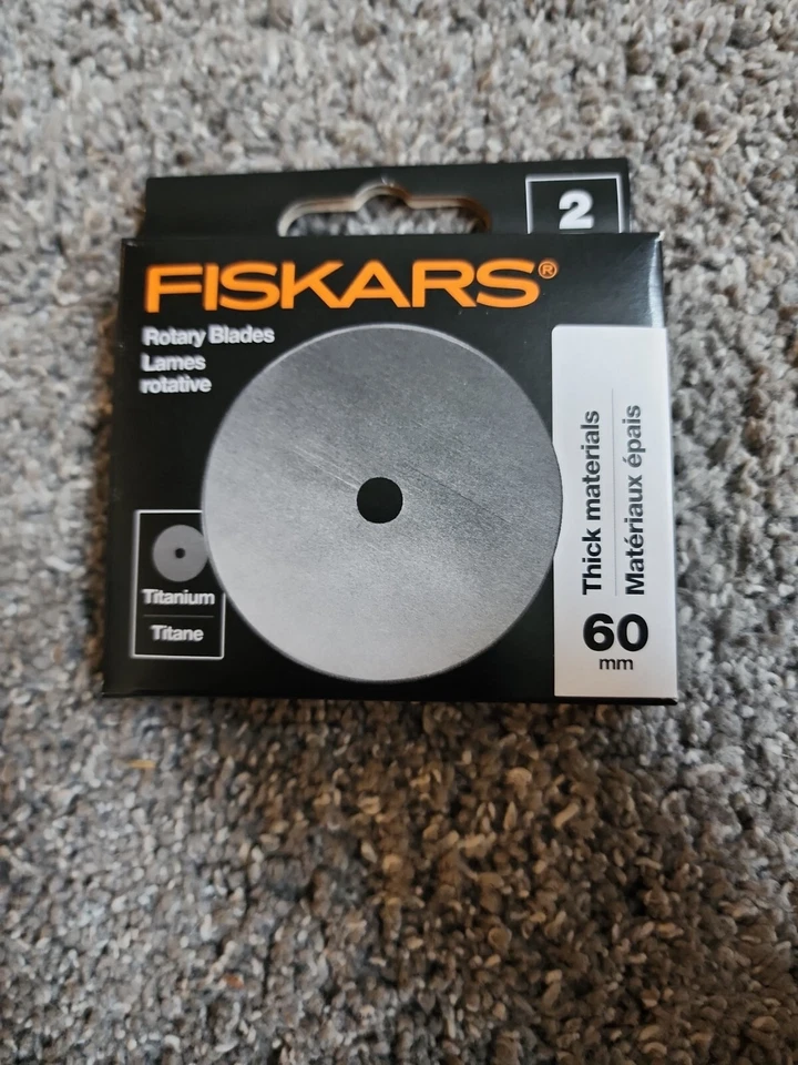 Hoja de repuesto para cortador rotativo de titanio Fiskars 60 mm 2pk Foto 1 de 1