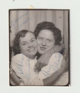 FOTOMATÓN VINTAGE - AFECTIVO MAMÁ E HIJA, ABRAZOS - Imagen 1 de 1