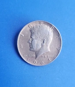 Vintage 1964 JFK Kennedy 90% Silver Half Dollar Gold Plate Brooch Pin - Picture 1 of 4