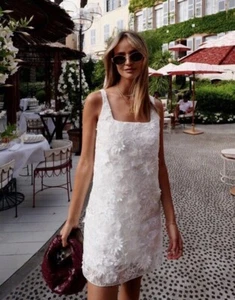 ZARA BNWT WHITE SQUARE NECK FLORAL 3D EMBROIDERED LINED SHORT DRESS 4786/244 S - Picture 1 of 14